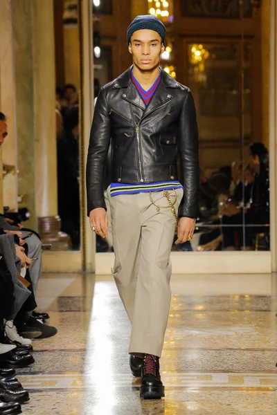 Look 26